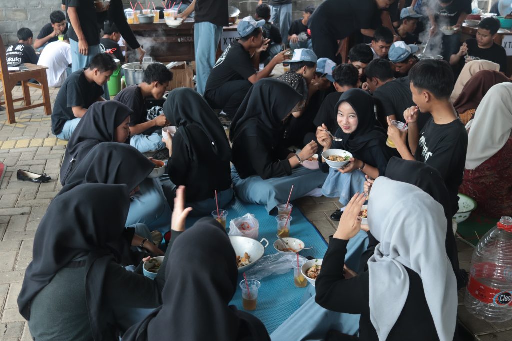 SMK Negeri Jumo Gelar Kegiatan Keagamaan Peringati Idul Adha 1446 H: Latihan Berkurban dan Kebersamaan Antar Siswa